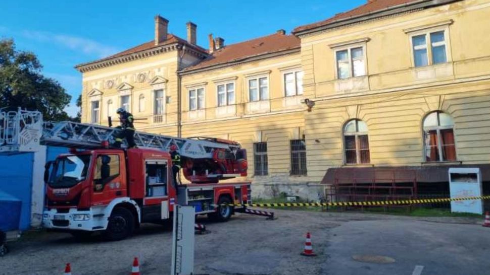 Elevii și profesori, evacuați preventiv din două școli din Satu Mare după cutremurul de 4,0 grade: fisuri într-o clasă și cărămizi căzute de pe o clădire 