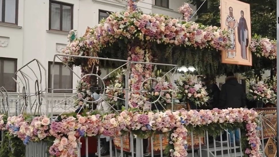 Credință și speranță la Iași. Zeci de mii de pelerini la racla Sfintei Parascheva, unii au avut nevoie de ajutor medical