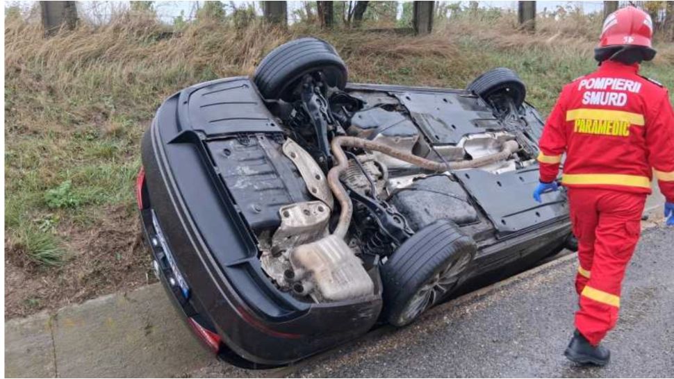 Accident grav în județul Vaslui. Doi copii au fost răniți, după ce autoturismul în care se aflau s-a răsturnat într-un șanț
