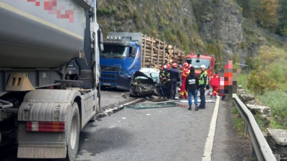 Accident grav pe DN 15, în Mureș: o persoană transportată cu elicopterul SMURD la spital după impactul dintre un autoturism și un TIR