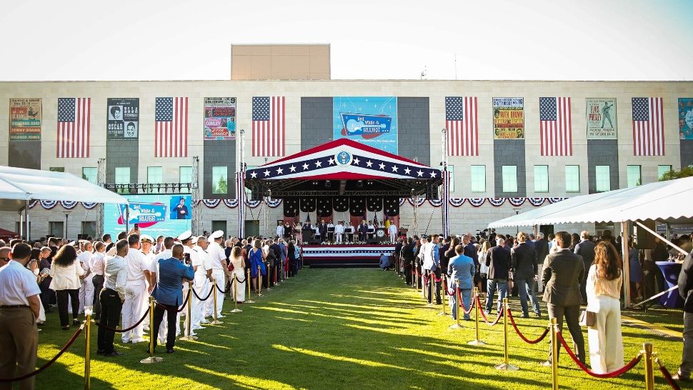 Ambasada SUA la București anunță întreruperea temporară a actualizărilor pe Facebook din lipsă de fonduri