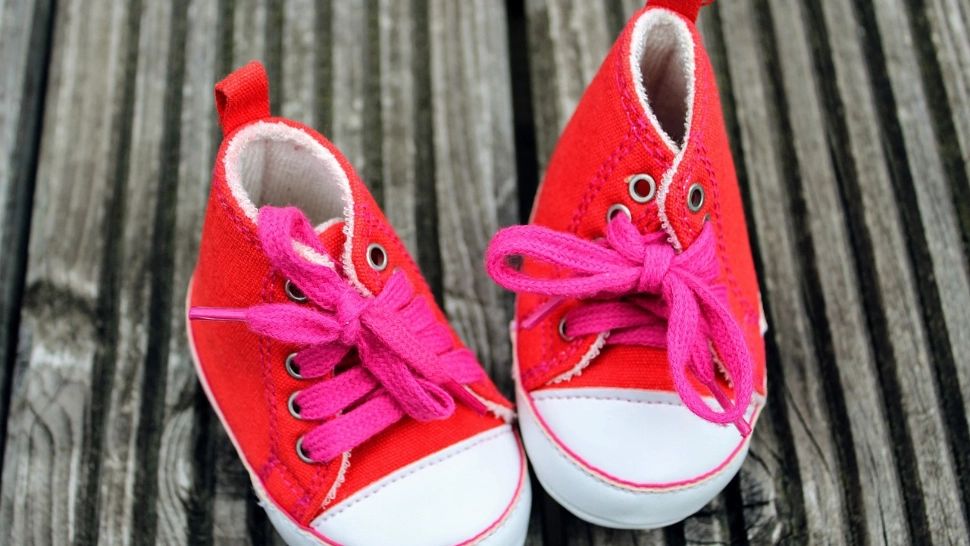 Caz șocant: un nou-născut a fost aruncat de la etajul patru de sora sa, în vârstă de cinci ani