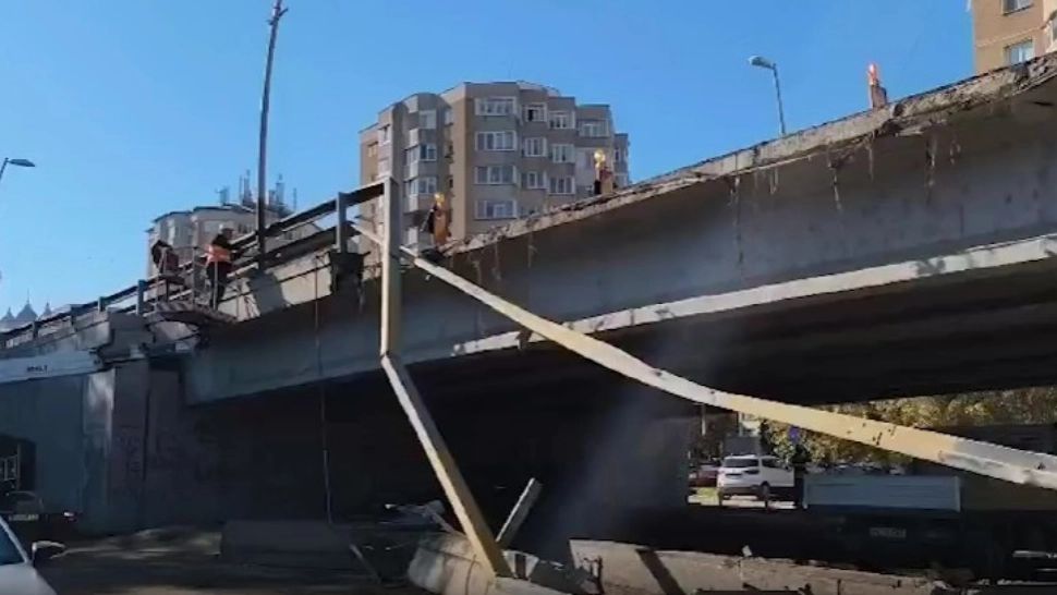 Balustrada unui pod s-a prăbușit. Pericol uriaș în Bacău