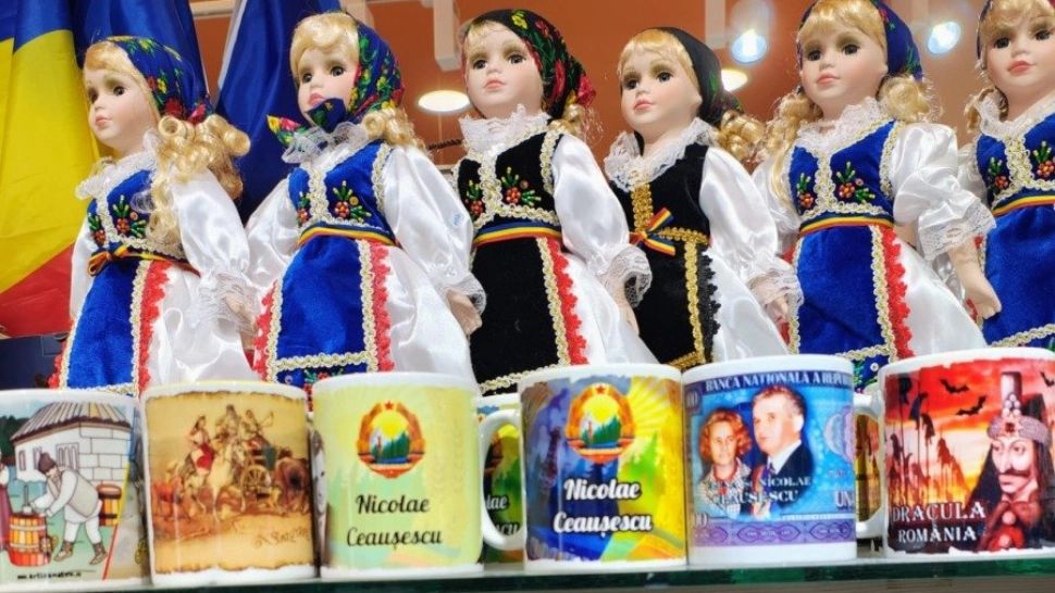 Propaganda comunistă, în magazinele din Timișoara. Un revoluționar solicită Consiliului Local măsuri urgente împotriva suvenirurilor cu Nicolae Ceaușescu