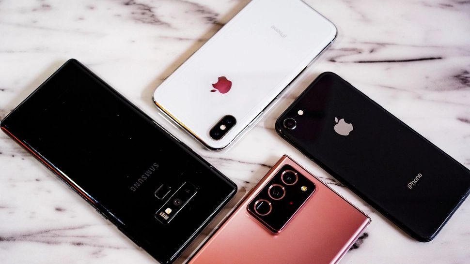 Angajat al unei companii de telefonie mobilă, anchetat pentru fraudă informatică. A emis ilegal 15 telefoane către firmele proprii