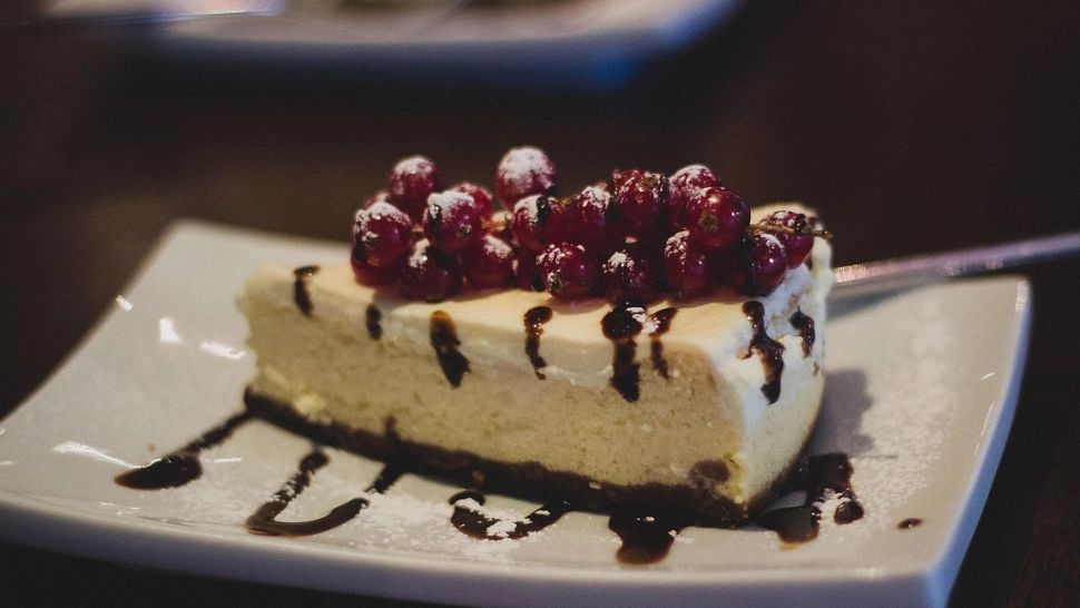 Cheesecake cu struguri. Un desert savuros care se prepară rapid și la rece