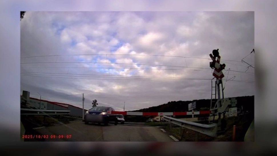 Bombardier la calea ferată! Inconștiență criminală: cum a forțat trecerea din grabă