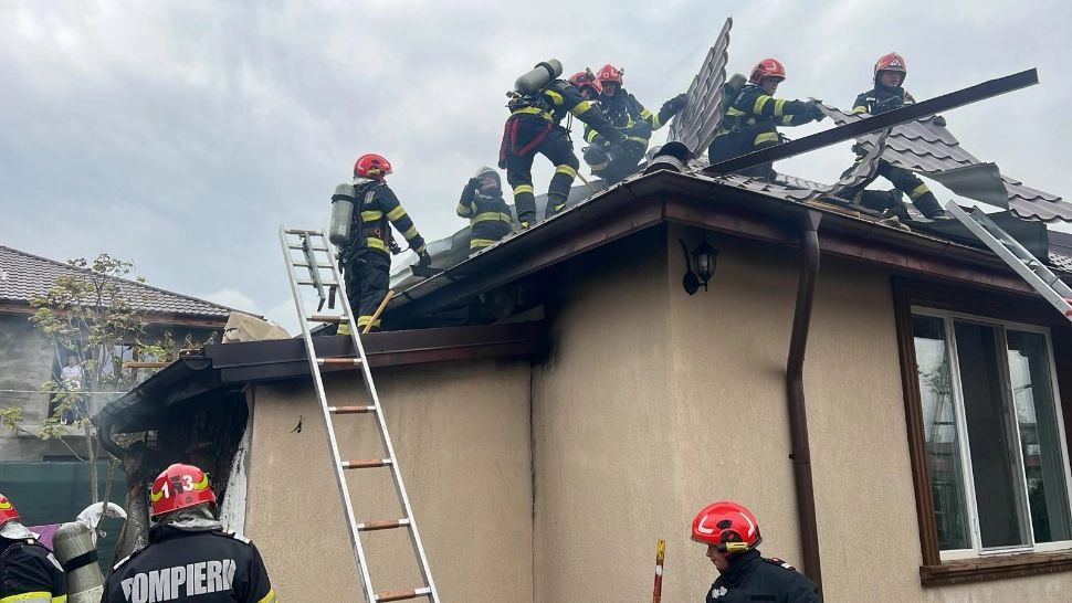  Incendiu la o construcţie lipită de un cămin pentru vârstnici, în Ilfov. O persoană a fost găsită carbonizată FOTO