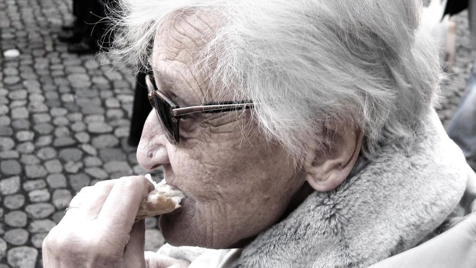 Guvernul își bate din nou joc de pensionari. Ajutoarele de Paște ar putea fi achitate abia în luna mai – SURSE