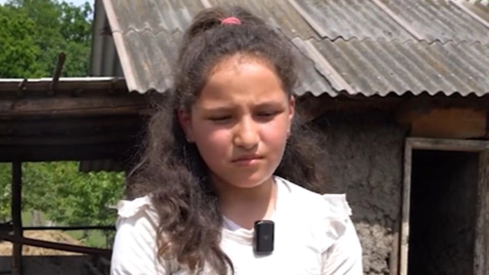 Copii din sate uitate de lume nu au ce să mănânce. Fetiță: ”Cel mai mult mi-aș dori să avem o văcuță în curte” - VIDEO