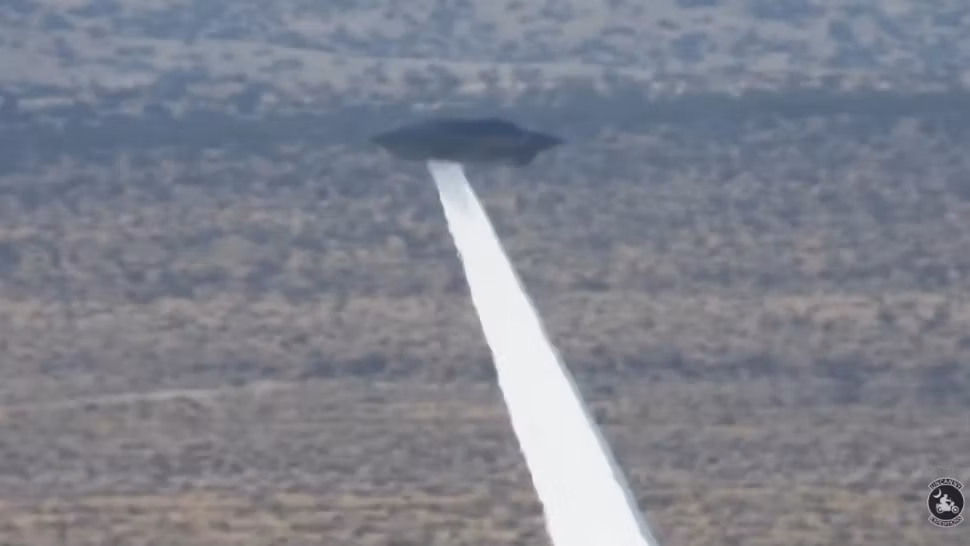 Filmări secrete dezvăluie un misterios „obiect zburător” testat într-o bază americană ascunsă