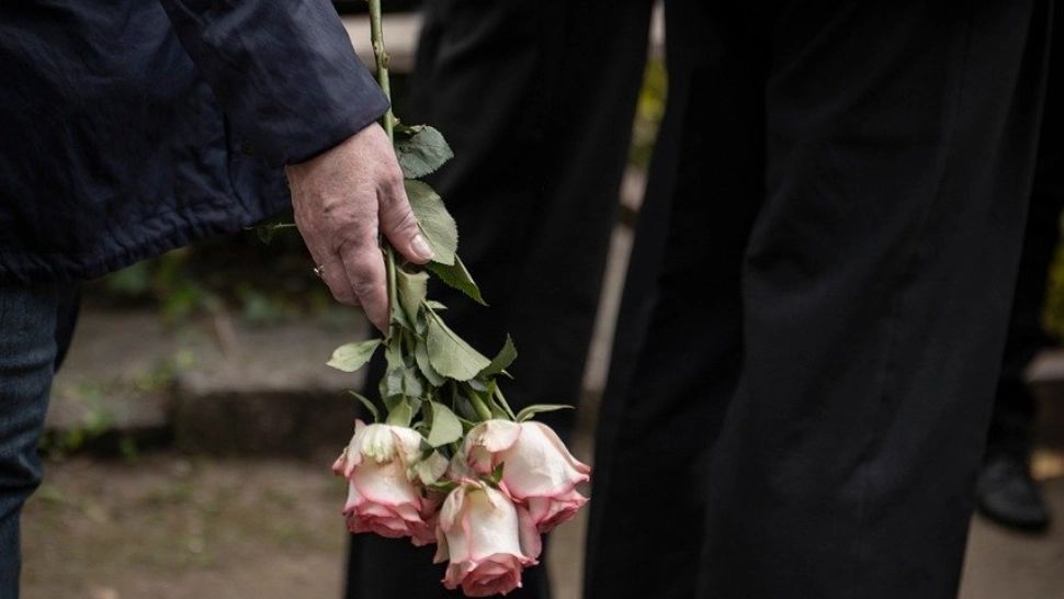 Doliu în lumea televiziunii: o prezentatoare de 29 de ani a murit după ce a sărit de la etaj încercând să scape de hoți