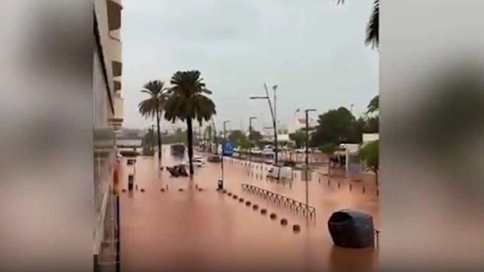 Prăpăd din cauza uraganului! Oameni captivi în case și mașini în una dintre cele mai exclusiviste insule din lume