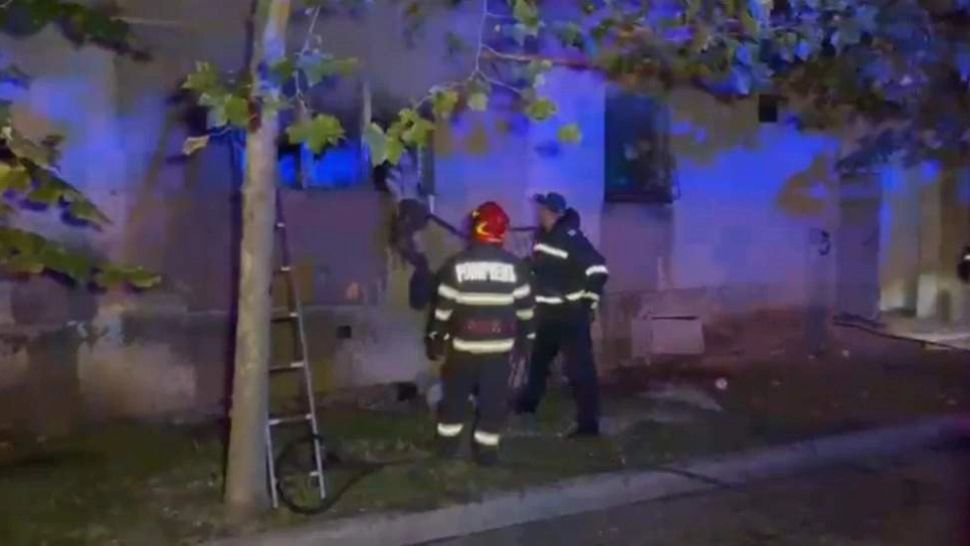 Explozie urmată de incendiu într-un bloc din Drobeta-Turnu Severin. Pompierii au intervenit de urgență