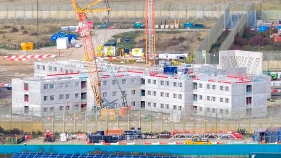 Țara europeană care construiește o închisoare de lux. Dormitoare private, grădini cu iazuri și teren de fotbal pentru deținuți