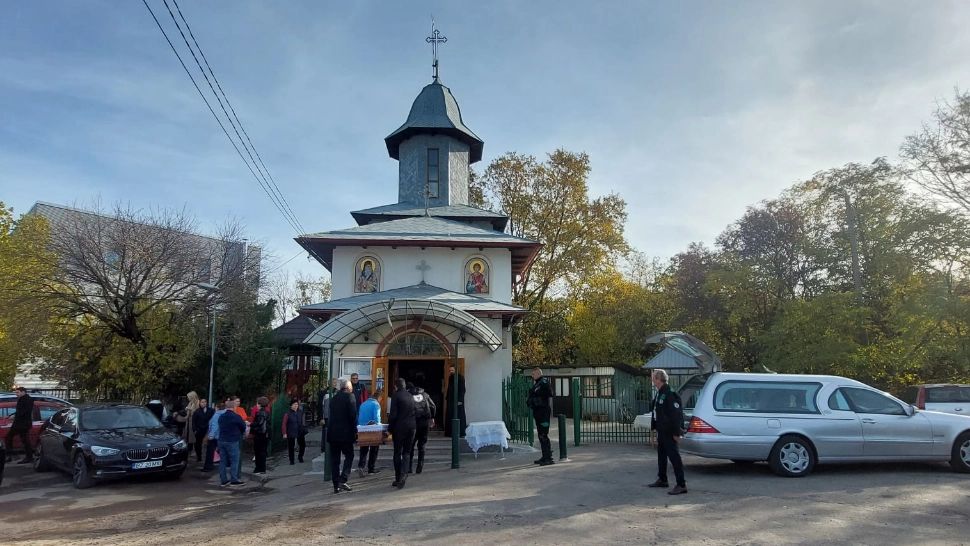 A sosit la capela Bălăneanu cortegiul cu sicriul Ștefaniei Szabo, doctorița moartă în camera de gardă. Înmormântarea va avea loc sâmbătă