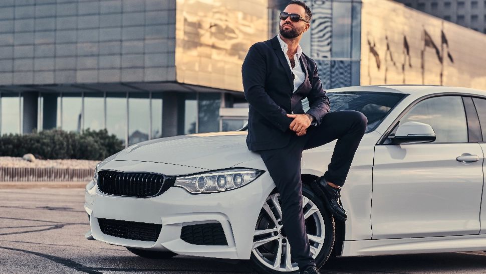 ANAF pune tunurile pe posesorii de mașini de lux. Cei care afișează o viață opulentă și nu pot explica veniturile riscă pedepse aspre