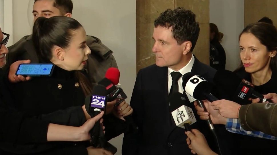 Nicușor Dan fuge de întrebările jurnaliștilor Realitatea Plus. Refuză să răspundă de ce se implică direct în dosarele din justiție VIDEO