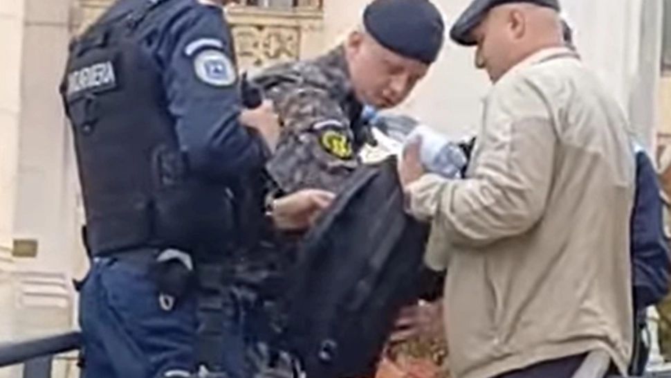 Incident înaintea venirii președintelui Nicușor Dan la Iași. Cetățean percheziționat de forțele de ordine VIDEO