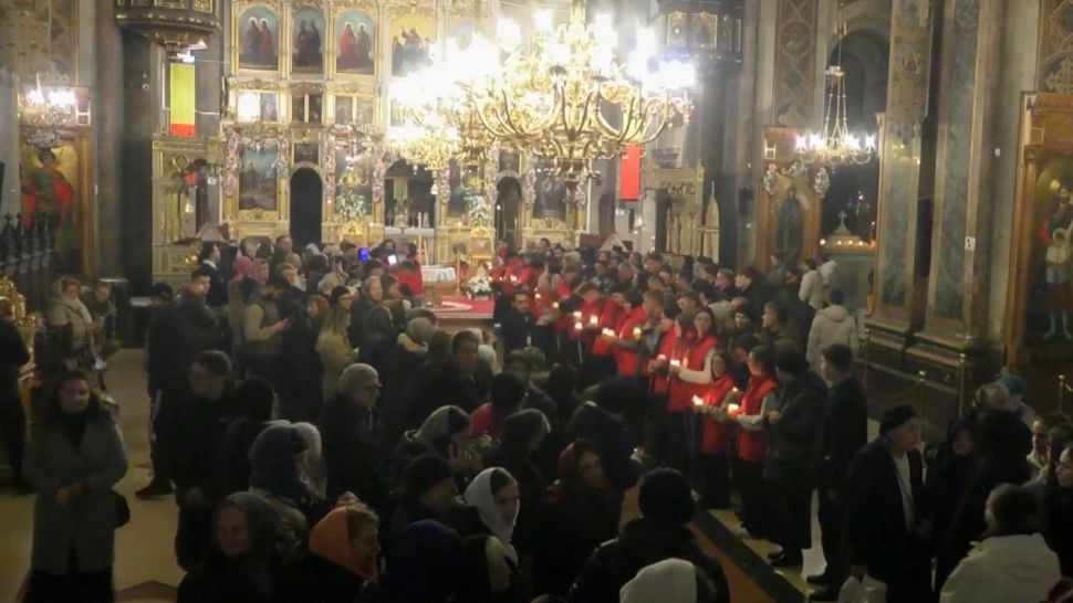 Peste 100.000 de pelerini au ajuns până acum la racla Sfintei Parascheva. Tradiționalul pelerinaj „Calea Sfinților” a fost transmis în direct 