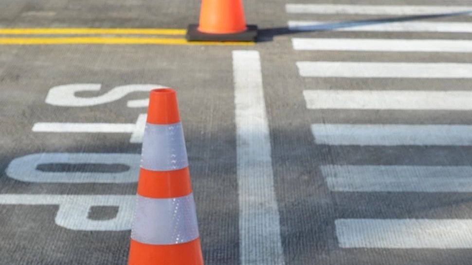 Incident grav la un examen auto în Ploiești: o candidată aflată la a treia încercare a lovit un instructor și două mașini