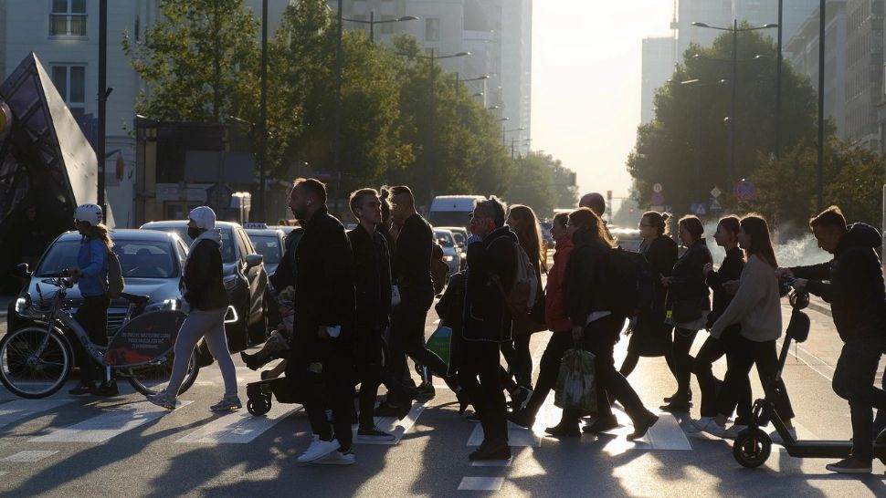 Variantele pentru creșterea salariului minim pe economie. Cine sunt angajații care PIERD din cauza facilității fiscale?