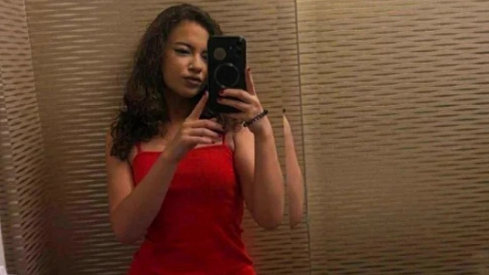 Profesoară din Iași, prinsă că pozează pe un site pentru adulți.  „Cum să-mi mai trimit eu copiii la școală?”