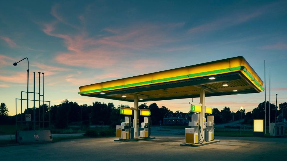 Mașină furată din incinta unei benzinării din Tulcea! Hoții sunt minori 