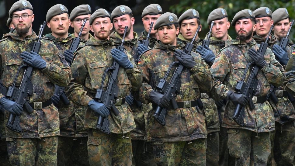 Încă o țară europeană introduce stagiul militar obligatoriu. Aproape 350.000 de persoane sunt eligibile