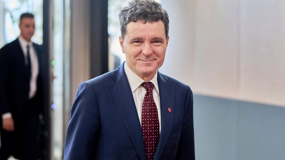 Nicușor Dan încă are nevoie să fie ghidat la protocol. Noi imagini cu șeful statului „pierdut” în mijlocul evenimentelor 