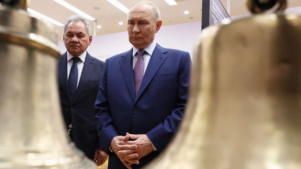 Putin apasă pedala propagandei și dublează personalul de „educatori ideologici” în școlile și colegiile din Rusia