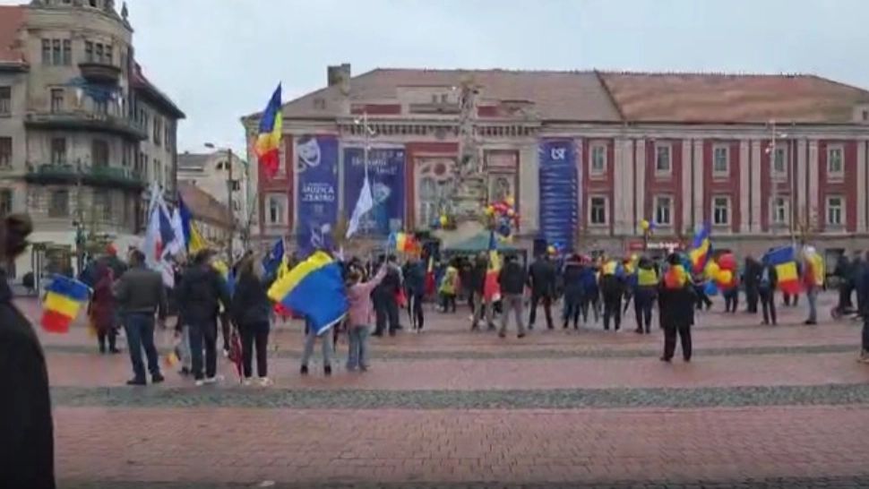 Românii vor să afle adevărul despre anularea alegerilor. Revolta ia amploare: oamenii au ieșit în stradă la Timișoara - VIDEO