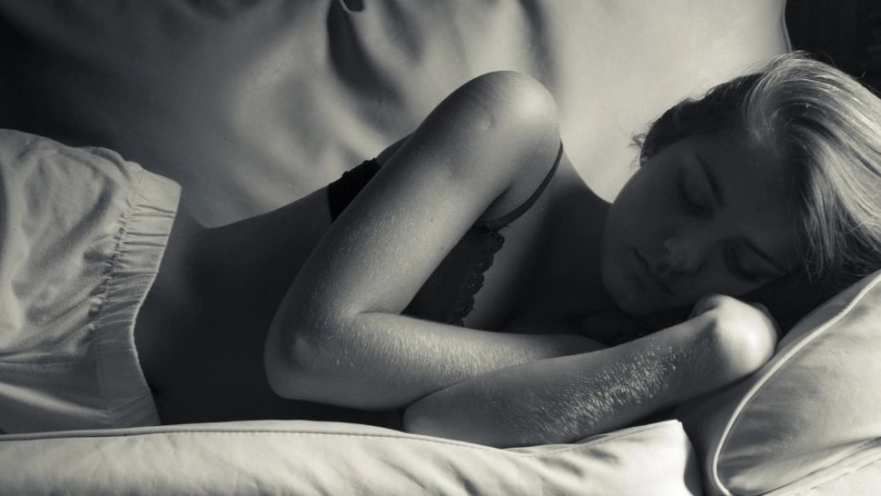 De ce te trezești între 2 și 3 dimineața? Semnalul transmis de corpul tău