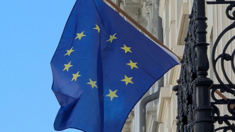 Comisia Europeană restricţionează utilizarea unor chimicale în spumele de stingere a incendiilor