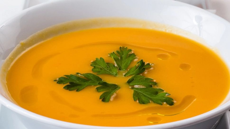 Supă-cremă de dovleac cu năut. Cel mai sănătos și hrănitor preparat de toamnă