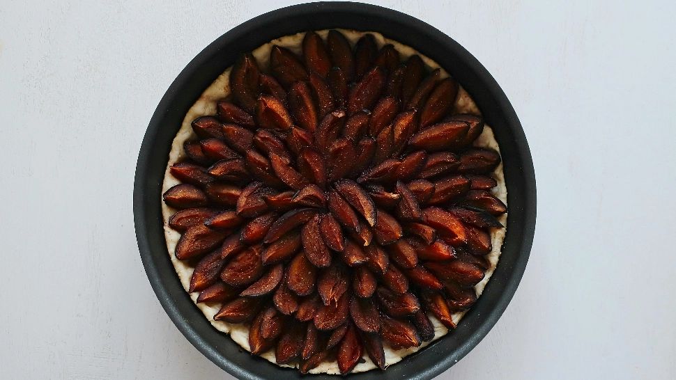 Tartă cu prune. Rețeta unui desert ideal pentru zilele de toamnă
