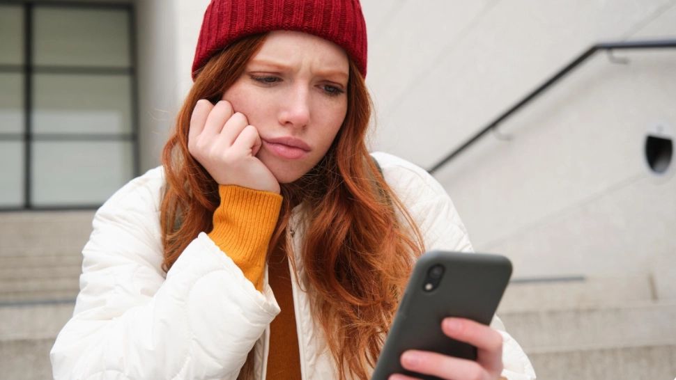 ANCOM taie semnalul escrocilor: apelurile cu numere românești false din străinătate vor fi blocate