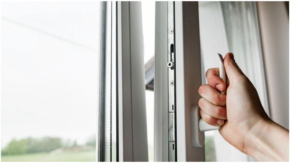 Cum reglezi termopanele pentru iarnă. Butonul secret ca îți va ține casa călduroasă și facturile mici 