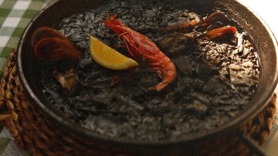 Metode simple de a curăța tăvile arse, fără să folosești substanțe chimice. Ingredintele din bucătărie, care te ajută în acest sens