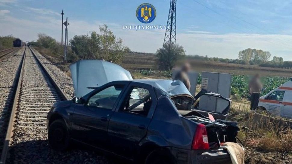 Accident feroviar grav în Dâmbovița: un tren de călători a lovit un autoturism. Un bărbat de 55 de ani a MURIT