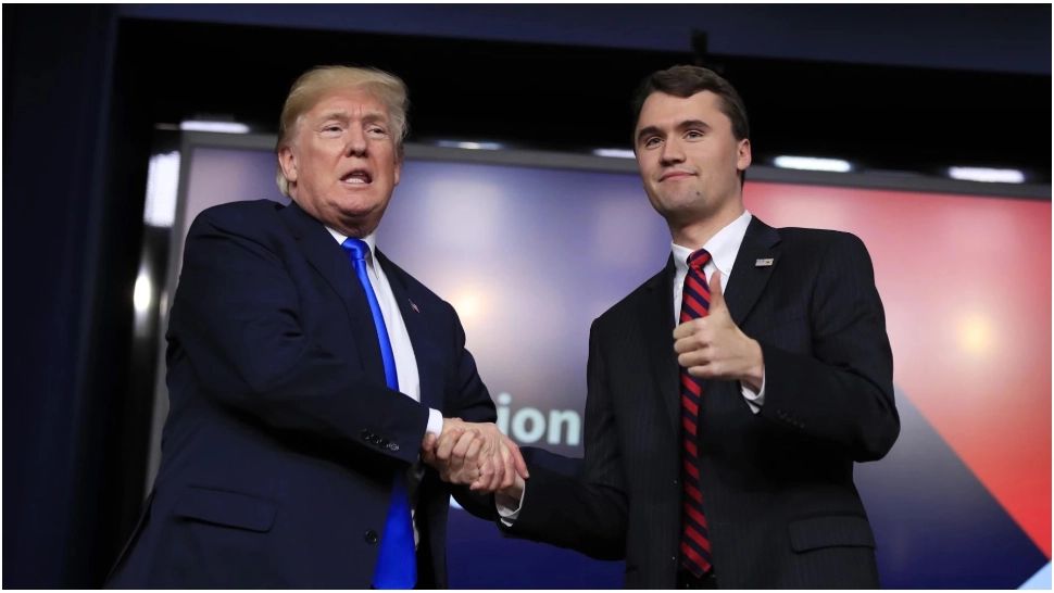 Donald Trump l-a DECORAT postum pe Charlie Kirk 