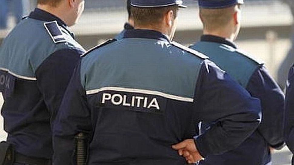 Intervenție de urgență la Craiova: polițiștii au salvat un bărbat care încerca să-și pună capăt zilelor
