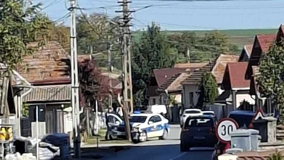 Accident rutier: o autospecială de poliție a lovit un stâlp în timpul unei urmăriri