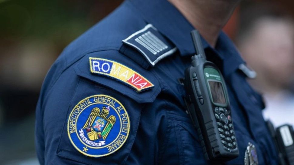 A încălcat ordinul de protecție, a spart ușa fostei concubine și a furat o boxă. Bărbat, arestat preventiv