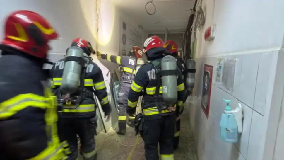 Incendiu la Spitalul Județean Reșița. A fost activat Planul Roșu de Intervenție 