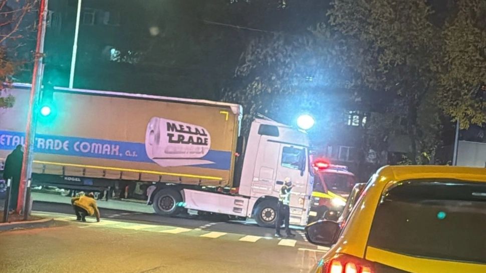 Accident deosebit de grav în Sectorul 6 al Capitalei. Un pieton a fost lovit mortal de un TIR