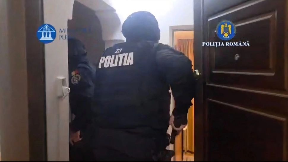 Bărbat suspectat de pornografie infantilă, ridicat de procurorii DIICOT. Victima este o fetiță de 13 ani