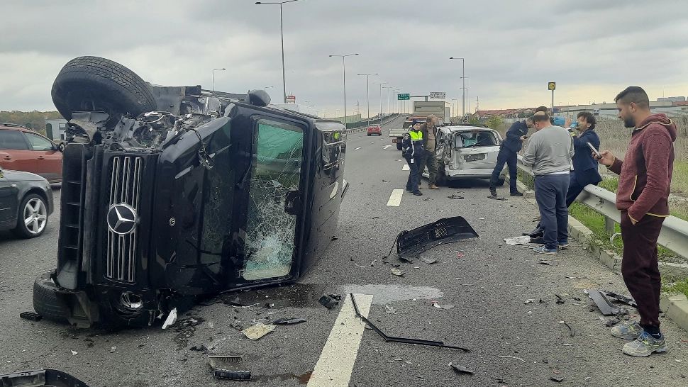 Accident grav pe autostrada A3: o mașină s-a răsturnat după ce a intrat în coliziune cu un alt autoturism