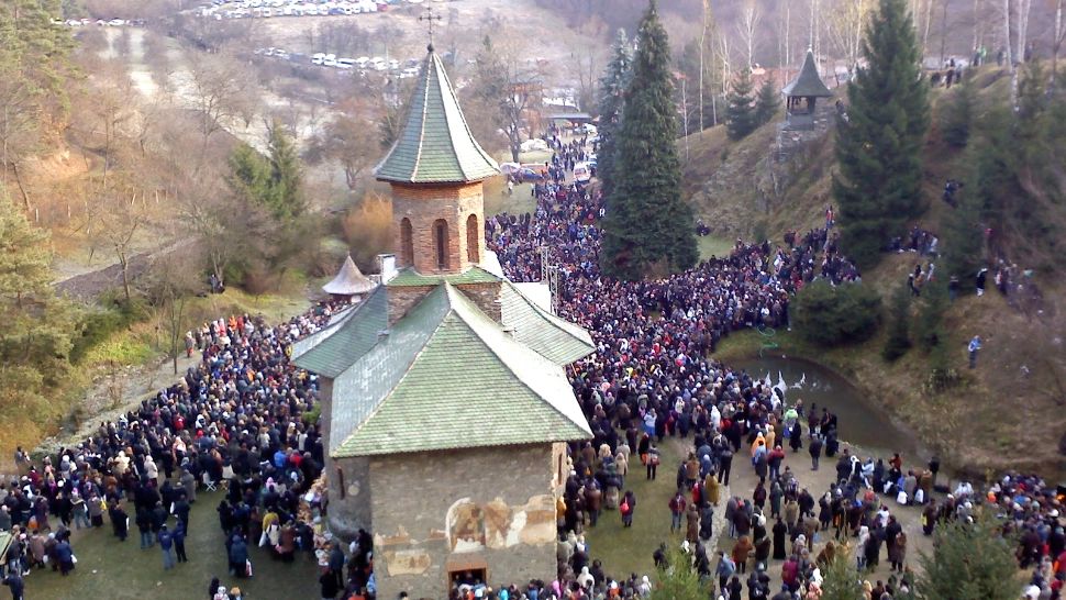 Sf. Arsenie Boca, canonizat OFICIAL azi. Pelerinaj uriaș la Prislop, sunt așteptați zeci de mii de credincioși - FOTO/VIDEO LIVE