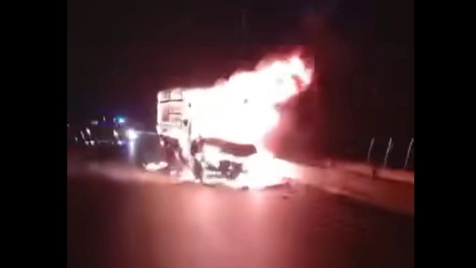 PLAN ROȘU de intervenție în județul Hunedoara, după un carambol cu 4 mașini: una dintre ele a luat foc